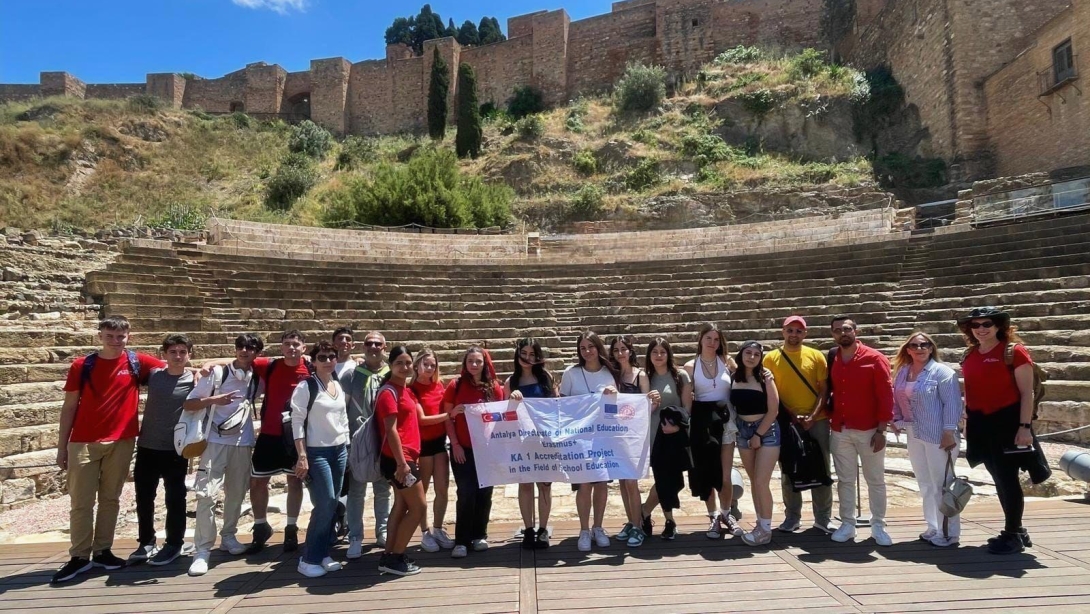 Erasmus+ ile Sürdürülebilir Geleceğe Adım: Türk Gençleri Granada'da